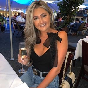 Meet your Posher, Victoria